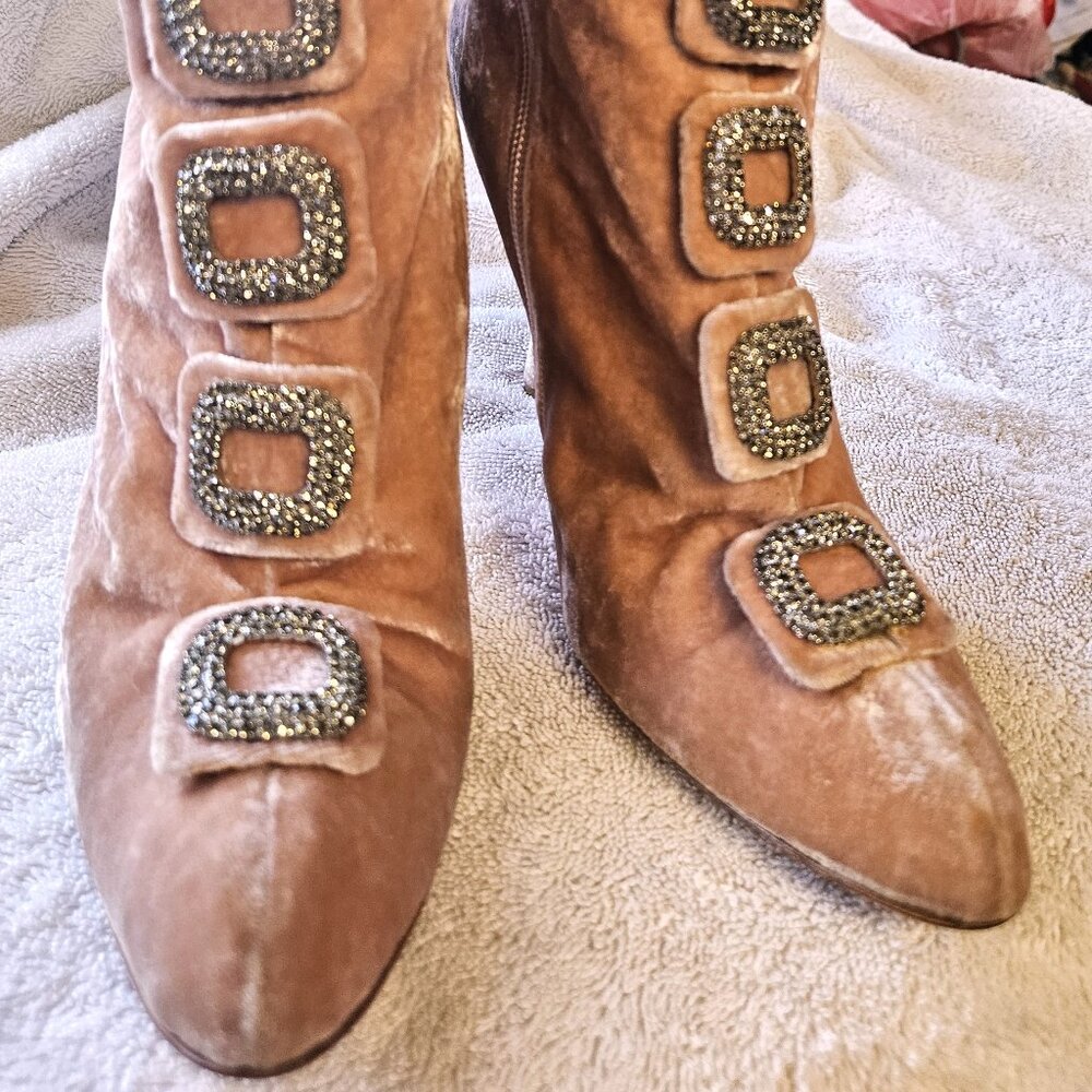 Manolo Blahnik Suwalki pink velvet heels ankle booties Swarovski buckles 8-8.5